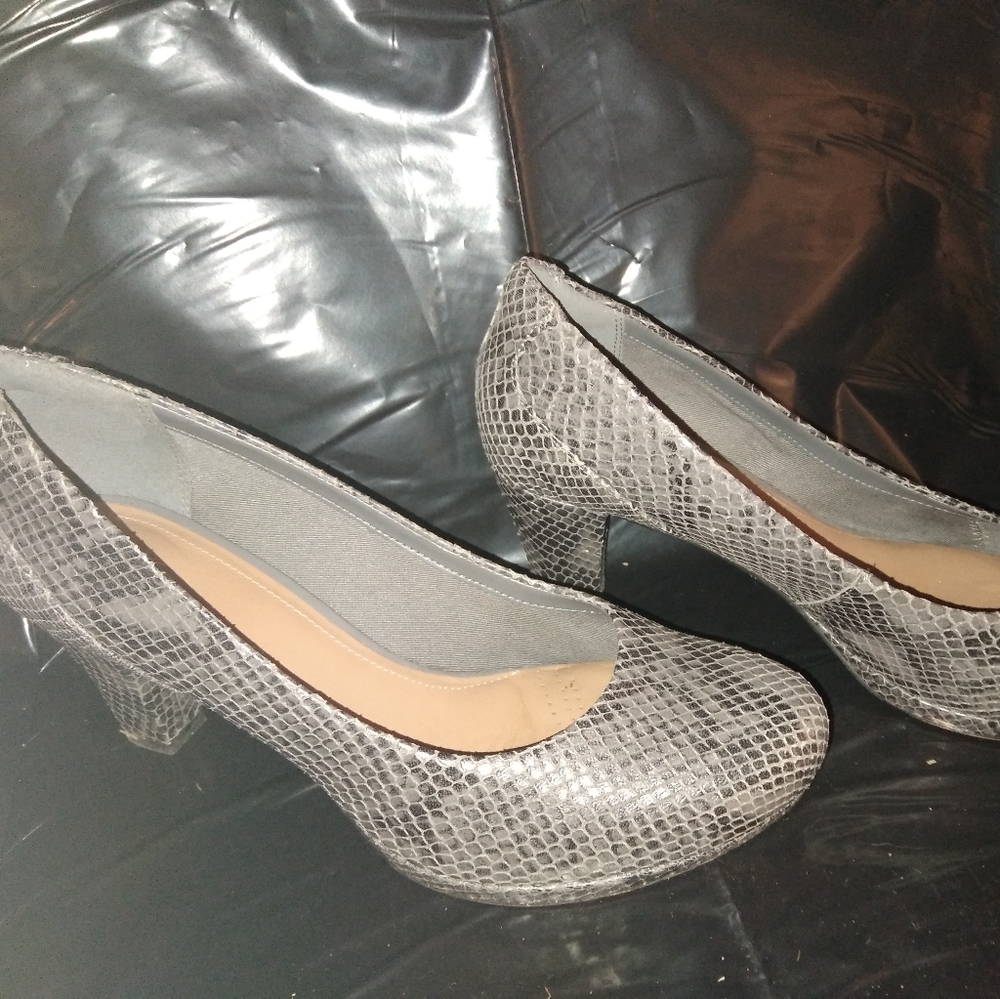 Clark's snake skin women's pumps EUC size 10